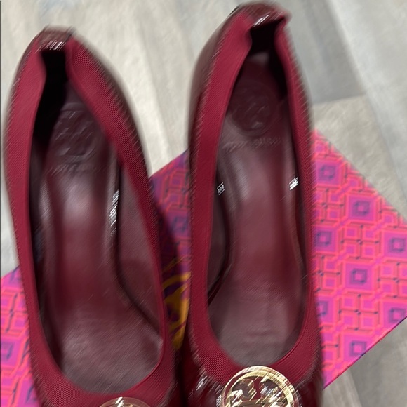Tory Burch Red Heels with Elegant Design - Picture 7 of 7